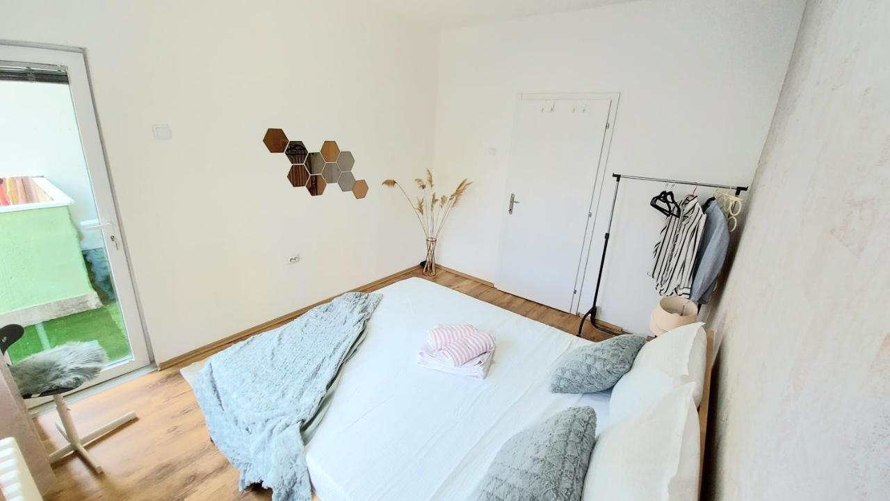 Inner City Two Bedroom Apartment 스코페 외부 사진